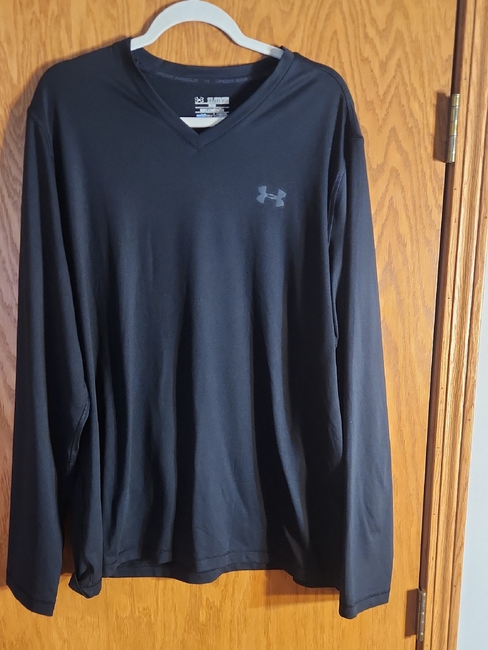 Women's Under Armour Black V-Neck Long Sleeve Performance Shirt, Size 2x